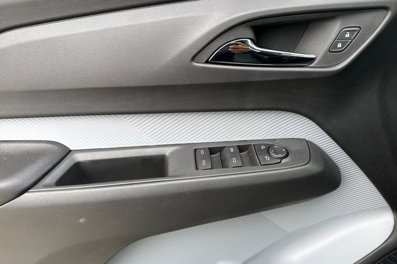 New 2027 Chevrolet Bolt LT image 10