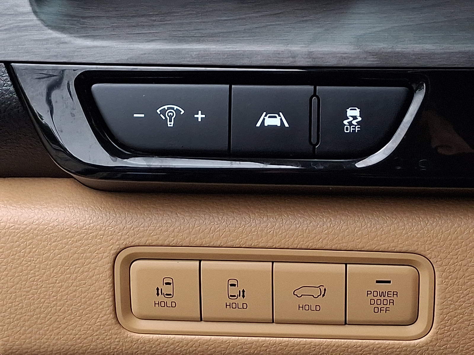 Used 2024 Kia Carnival EX FWD image 26
