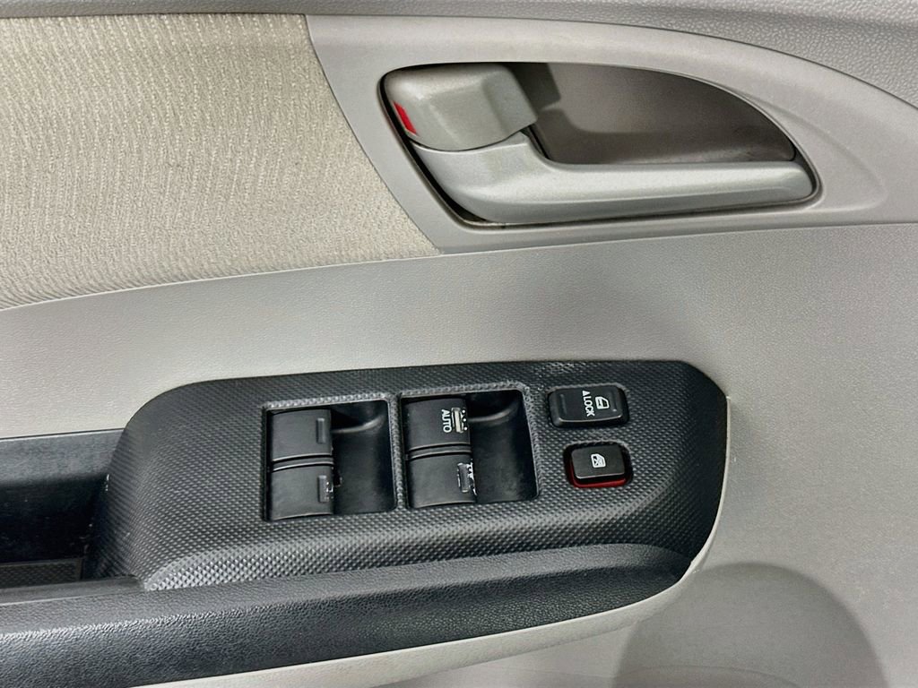 Used 2011 Honda Insight LX image 17