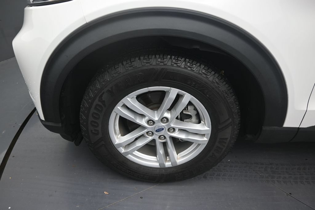 Used 2023 Ford Explorer XLT w/ Equipment Group 202A RWD image 9