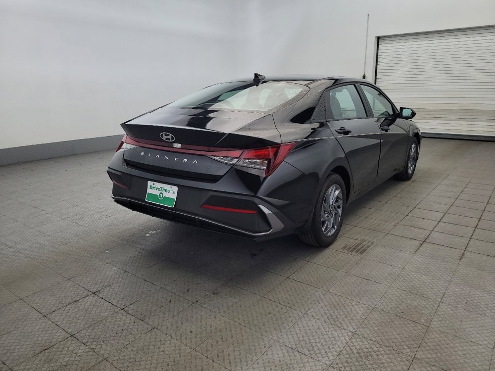 Used 2024 Hyundai Elantra SEL FWD image 9