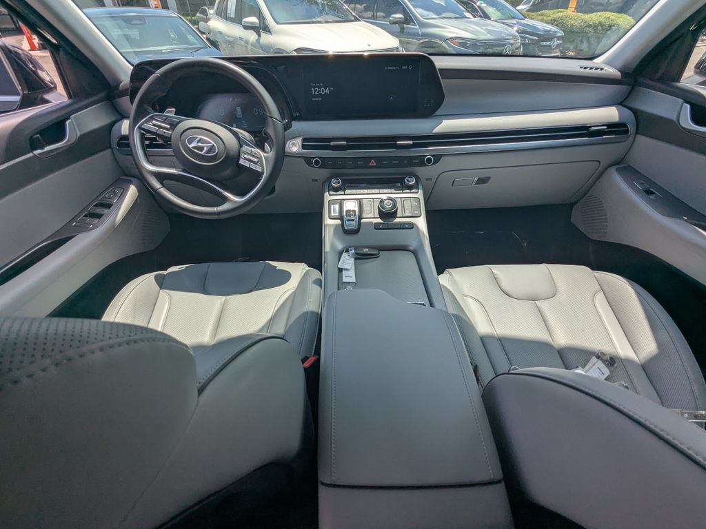 Used 2024 Hyundai Palisade SEL FWD image 2