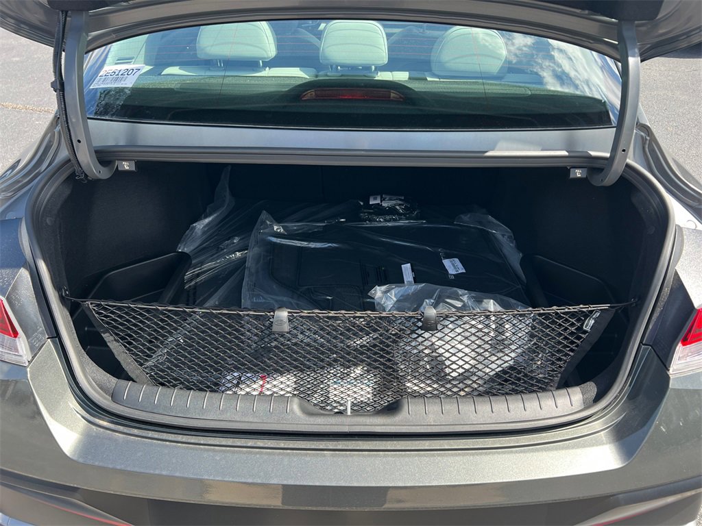 Used 2025 Hyundai Elantra Limited image 18
