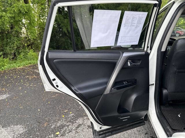 Used 2016 Toyota RAV4 Limited image 13