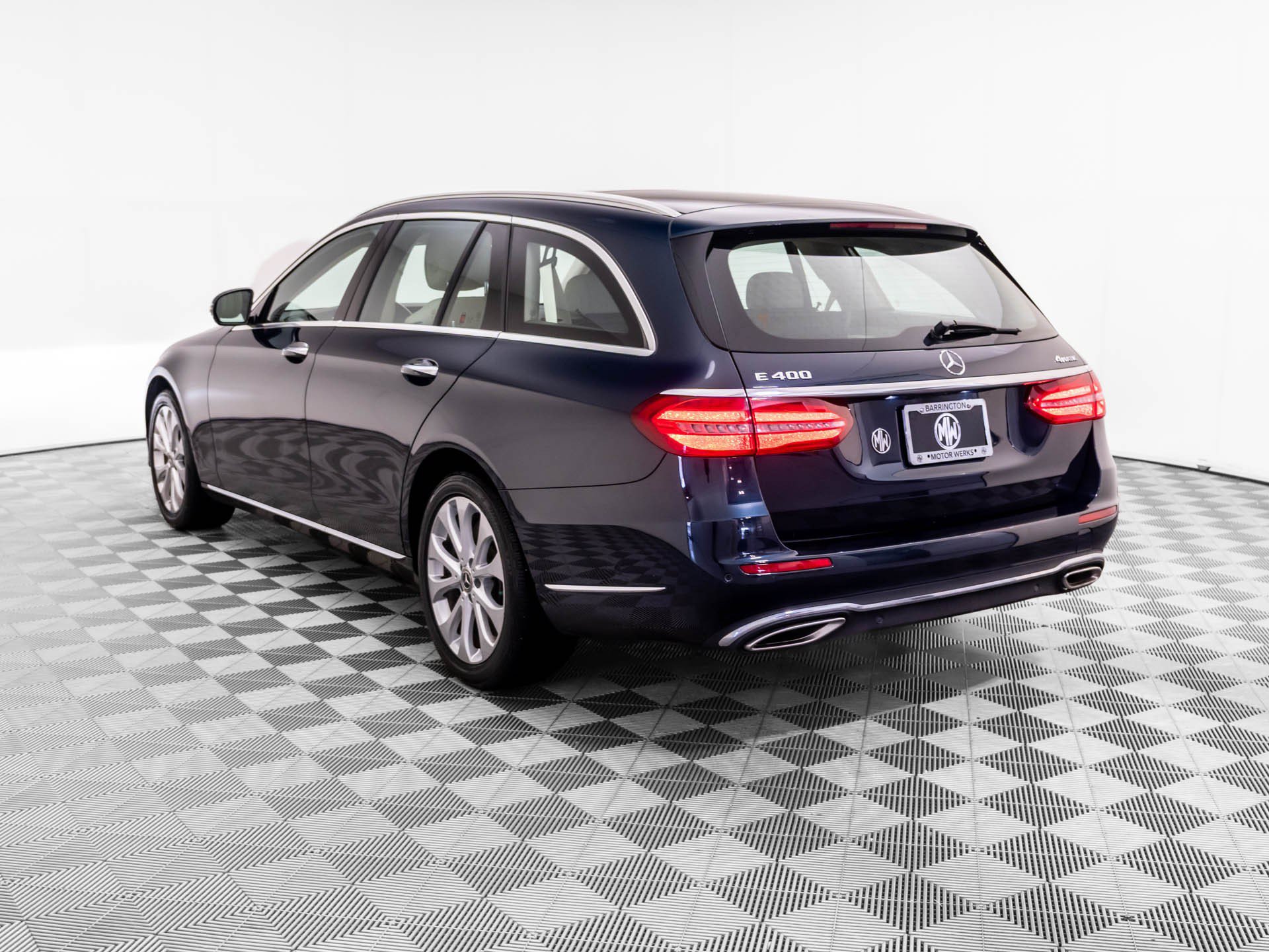 Used 2017 Mercedes-Benz E 400 4MATIC Wagon image 3