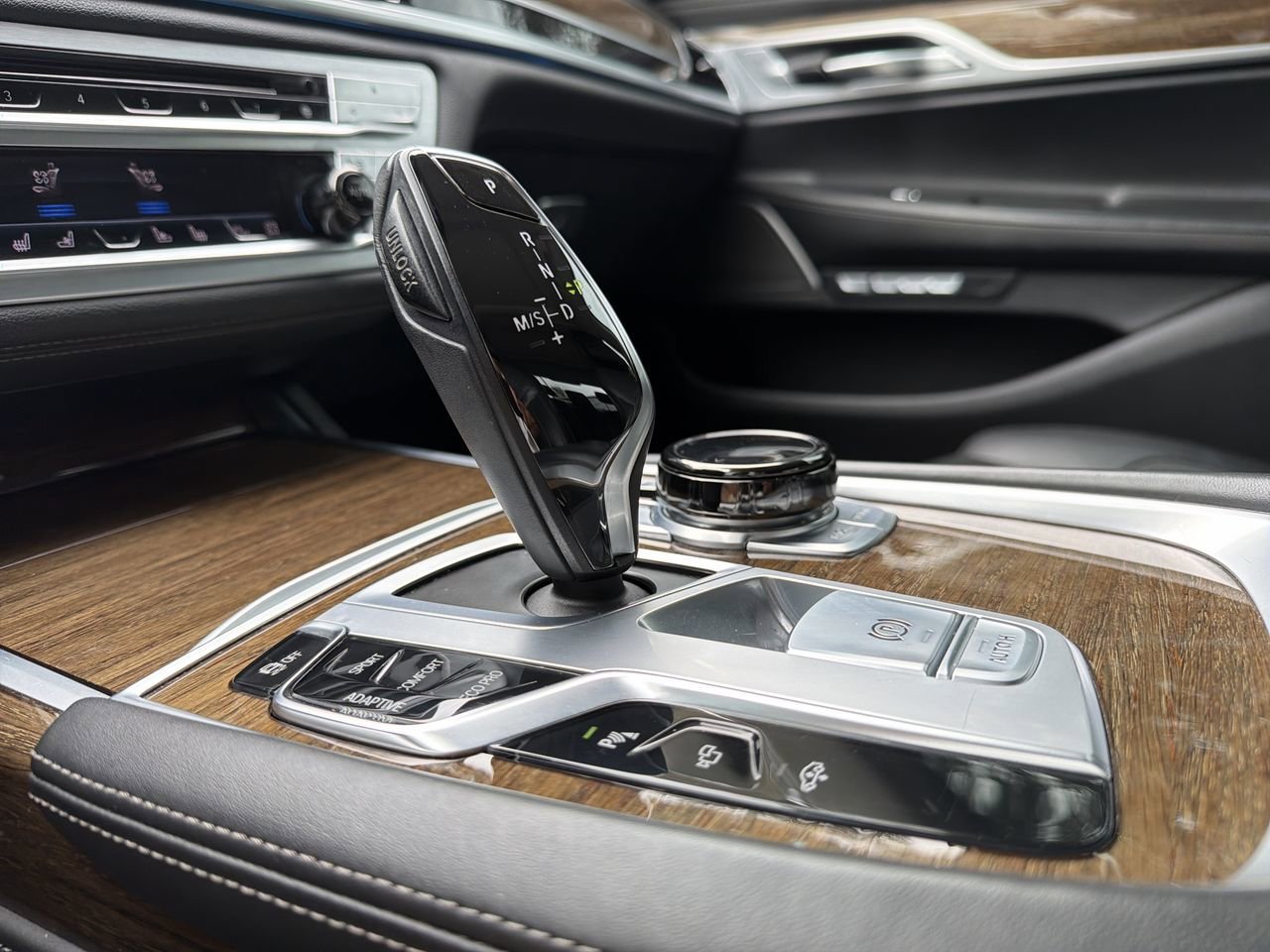 Used 2018 BMW 750i RWD image 26