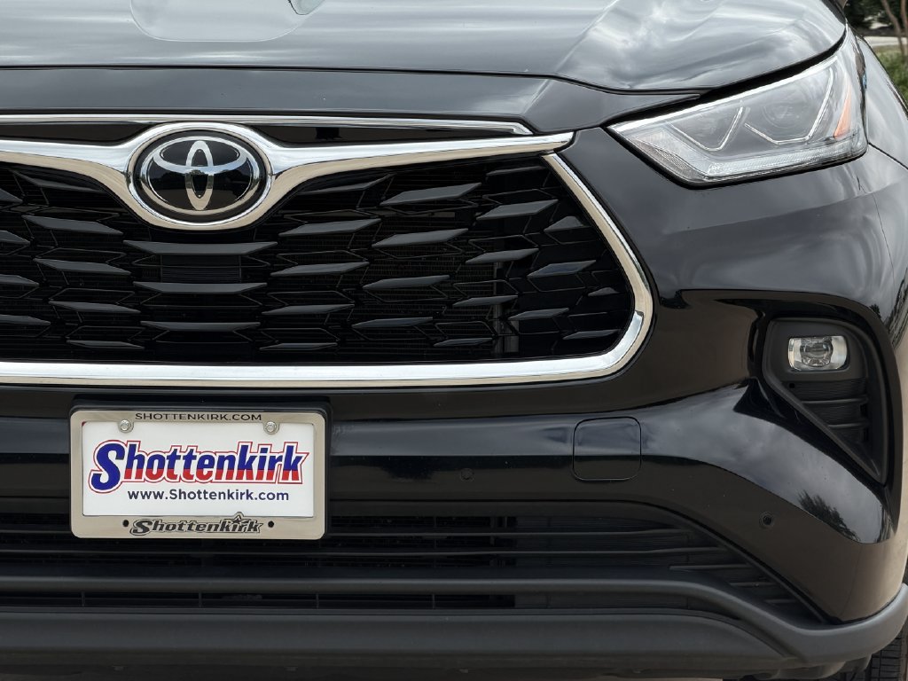 Used 2023 Toyota Highlander Limited FWD image 8