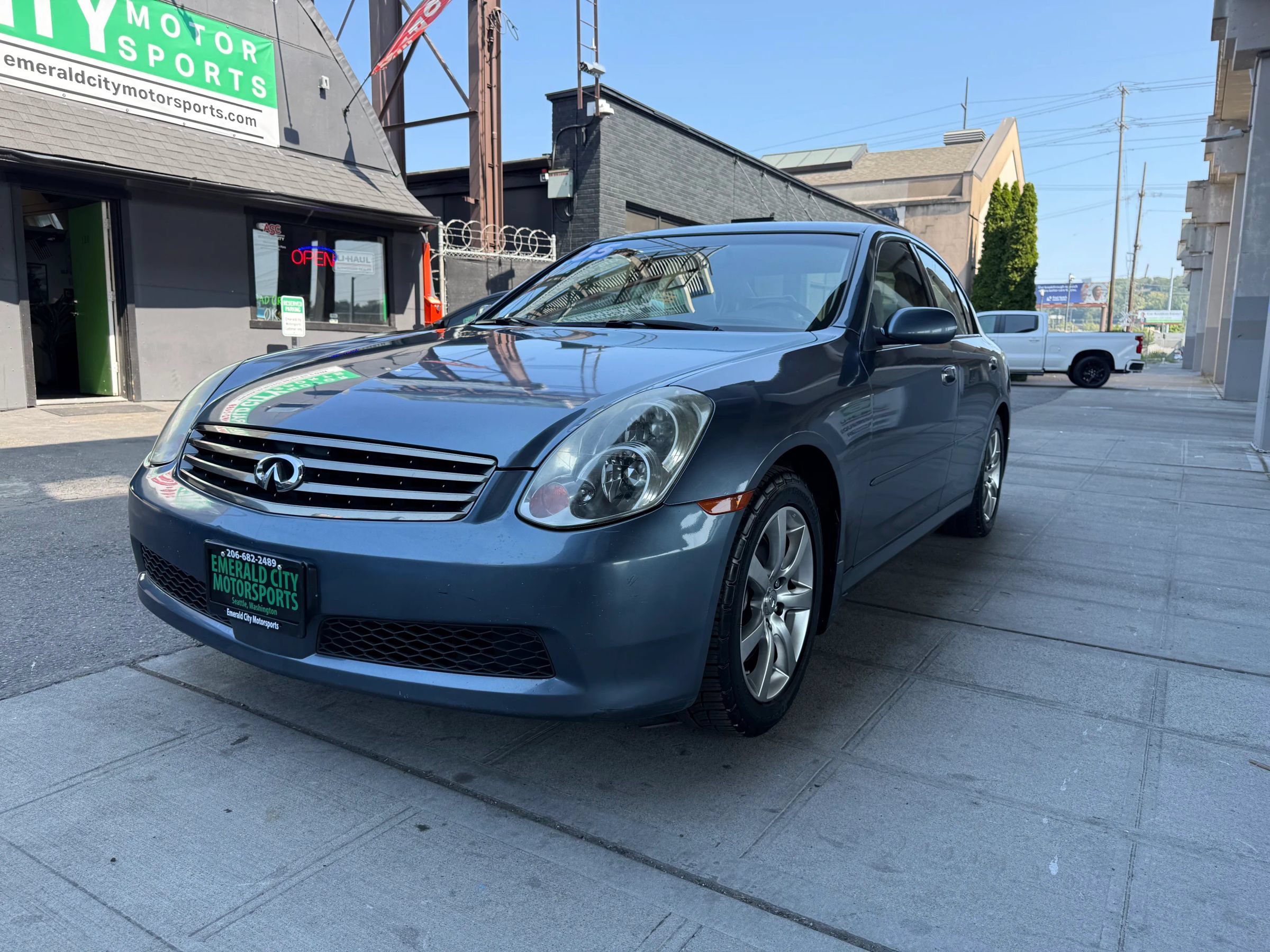 Used 2005 INFINITI G35 Sedan w/ (P03) Premium Pkg C RWD image 1