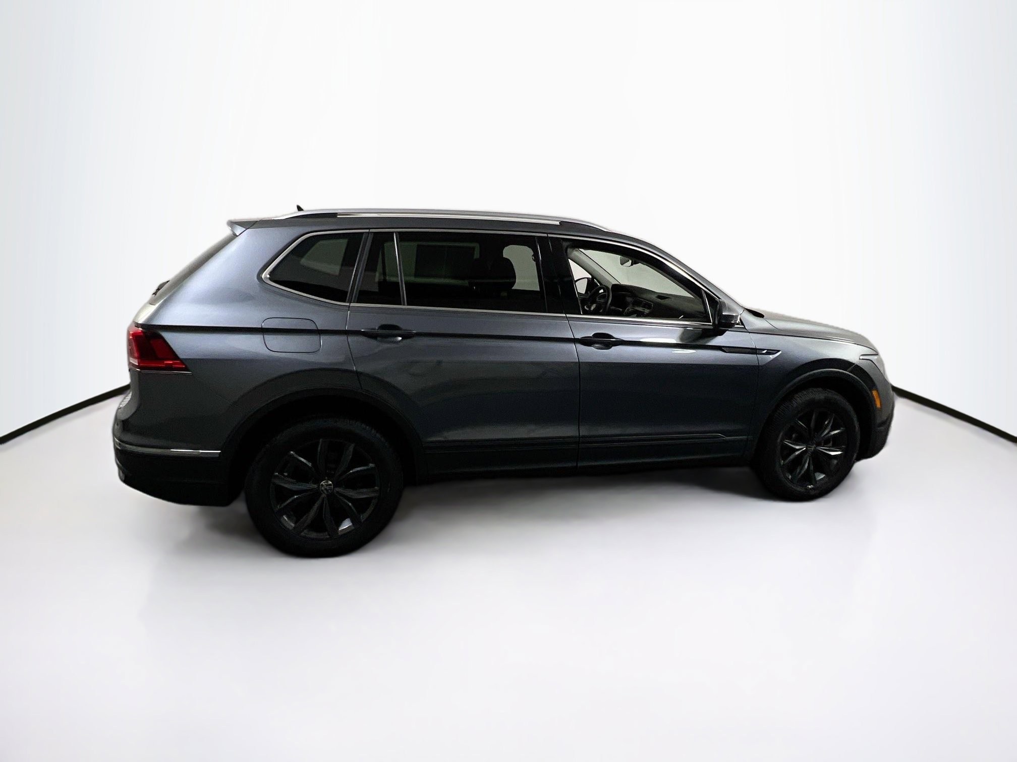 Used 2022 Volkswagen Tiguan SE image 4