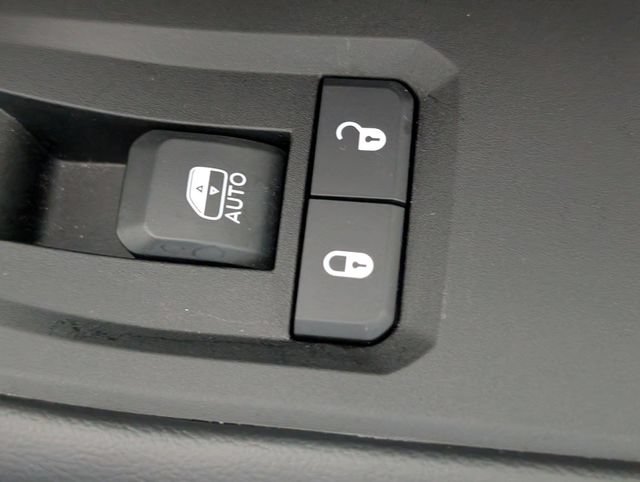 Used 2025 Jeep Grand Cherokee Limited AWD/4WD image 32