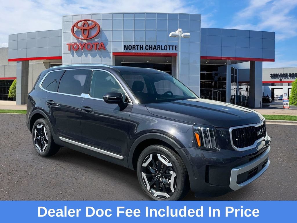 Used 2025 Kia Telluride EX w/ EX Captain's Chair Package FWD image 1