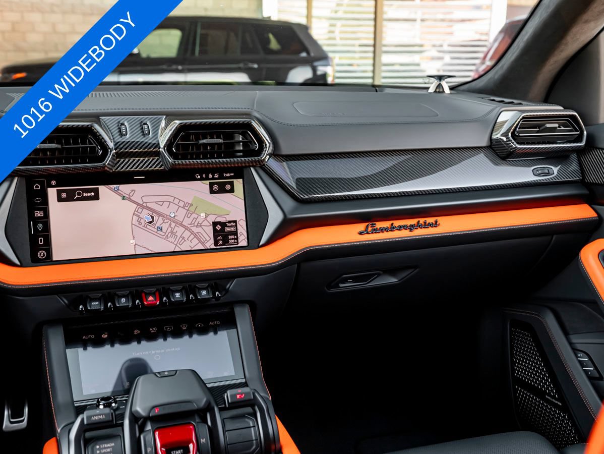 Used 2025 Lamborghini Urus SE AWD/4WD image 24