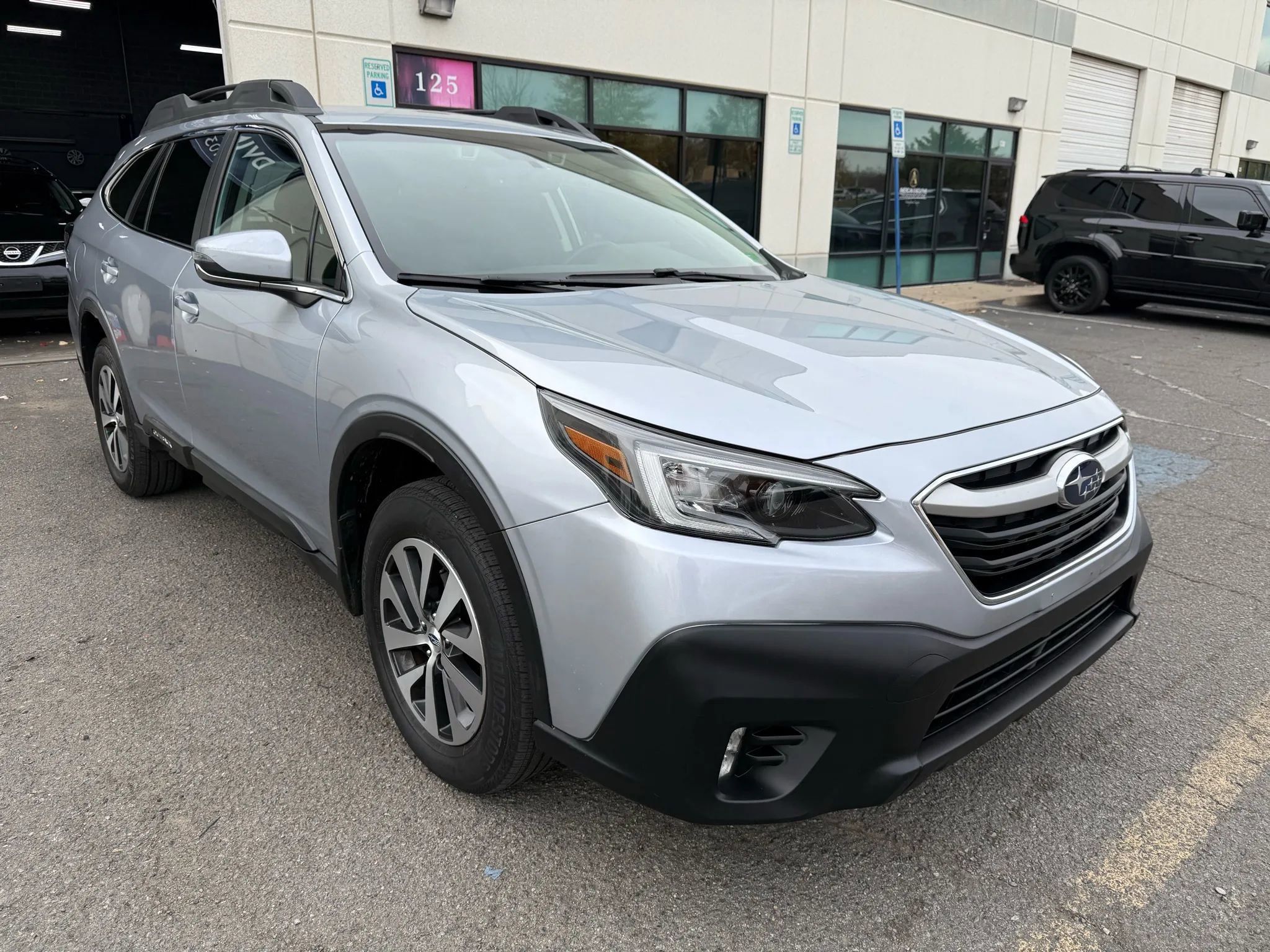 Used 2020 Subaru Outback Premium image 7