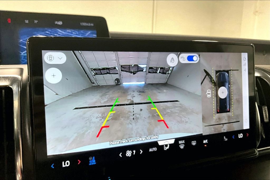 Used 2025 Ford Expedition Platinum AWD/4WD image 30