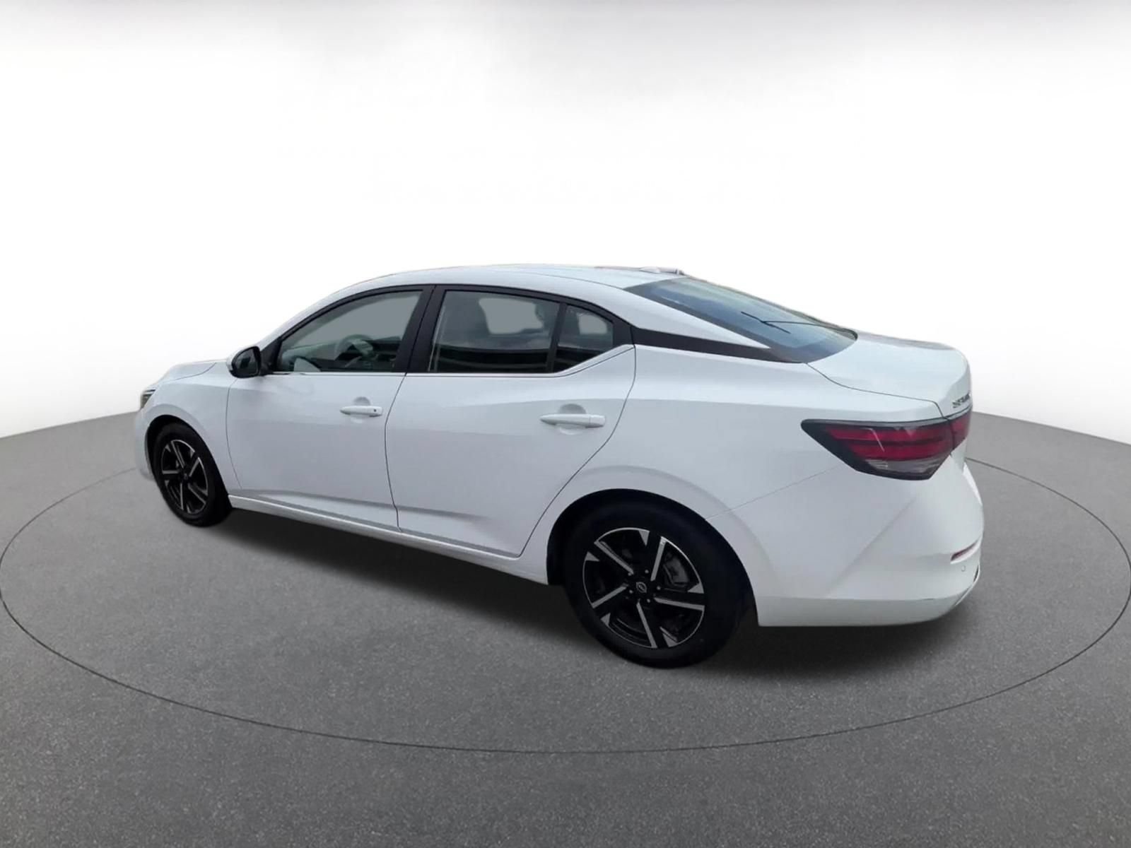 Used 2025 Nissan Sentra SV FWD image 9