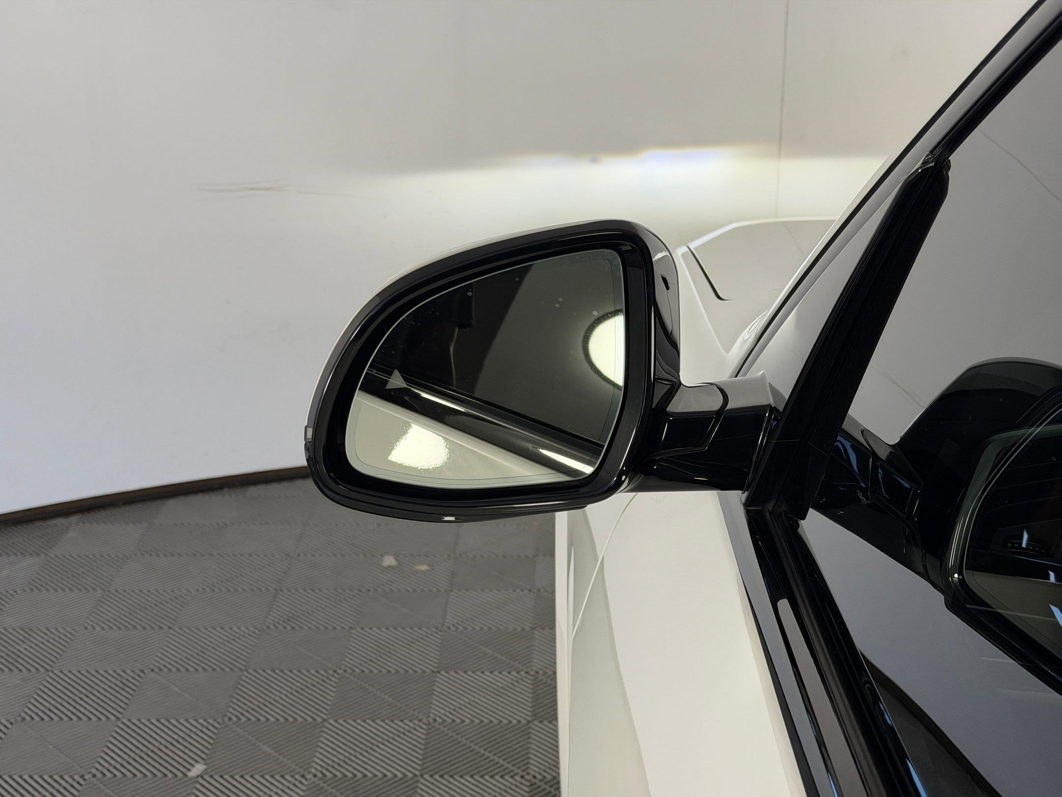 Used 2022 BMW X5 sDrive40i w/ M Sport Package RWD image 24