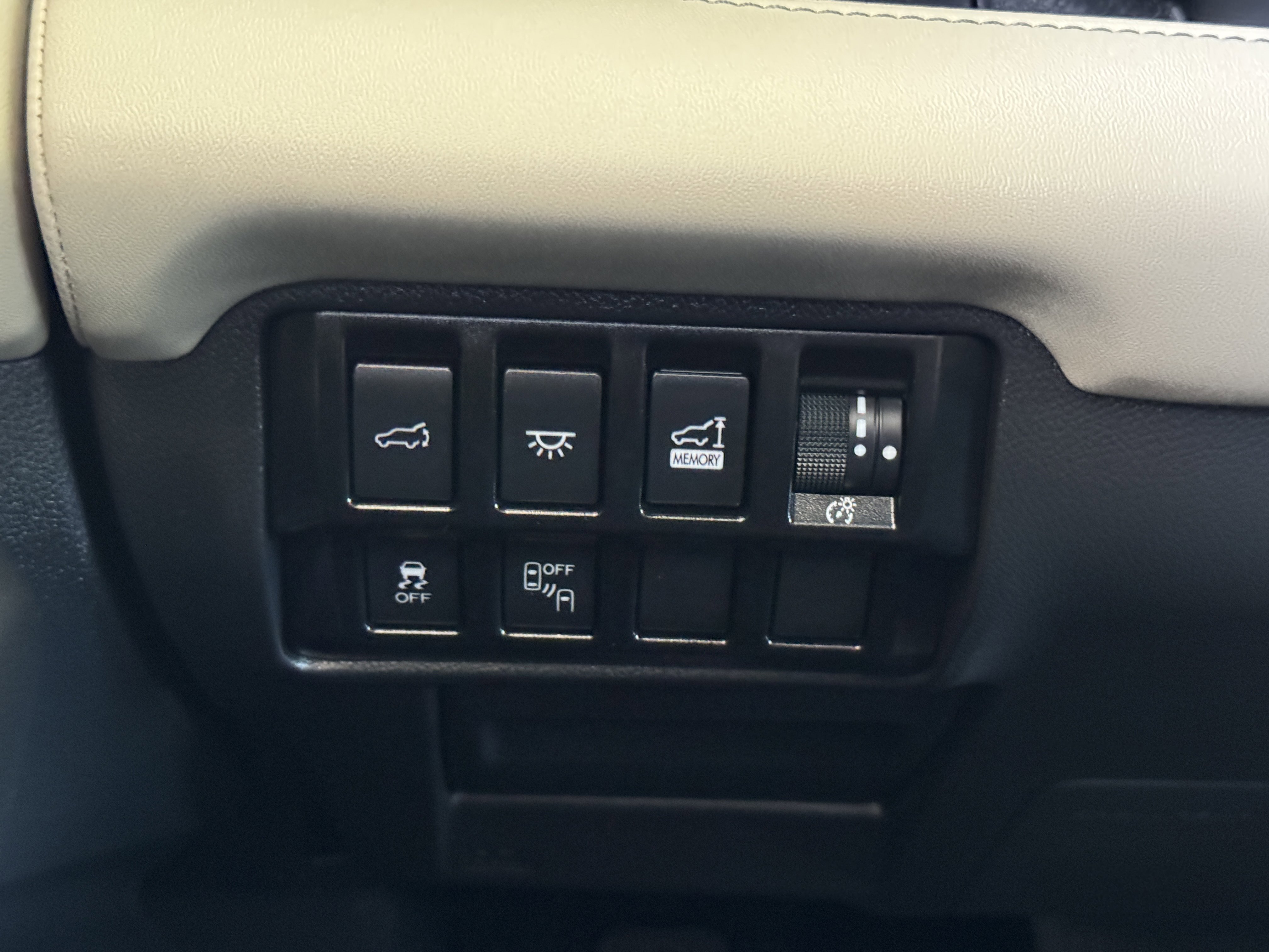 Used 2022 Subaru Ascent Limited w/ Technology Package image 32