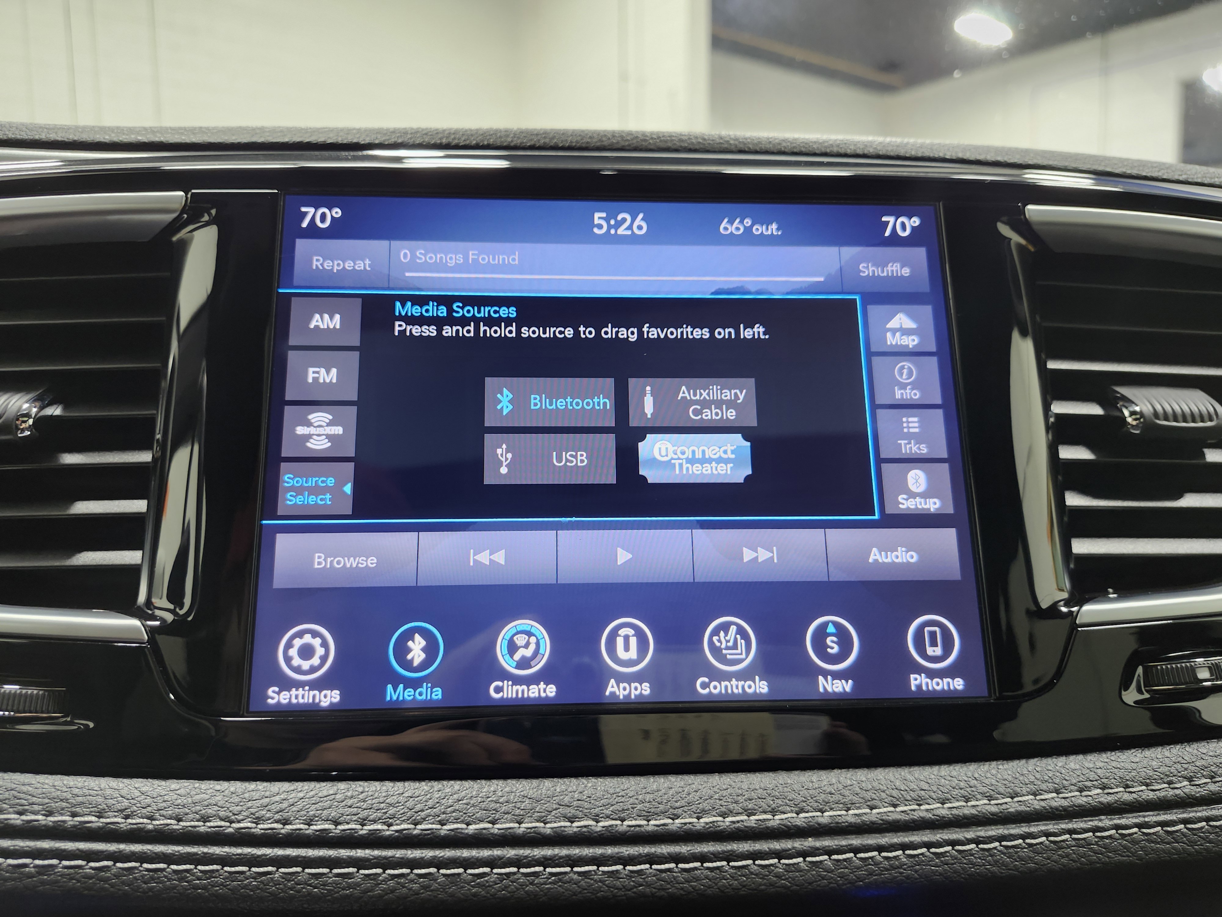 Used 2019 Chrysler Pacifica Limited w/ Advanced Safetytec Group image 8