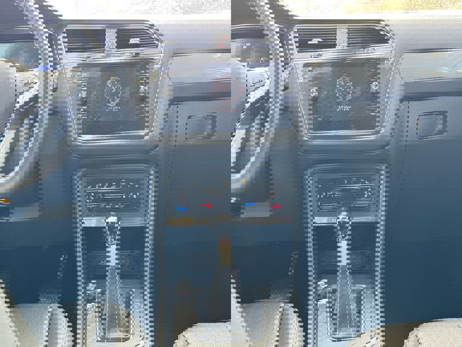 Used 2024 Volkswagen Tiguan SE image 15