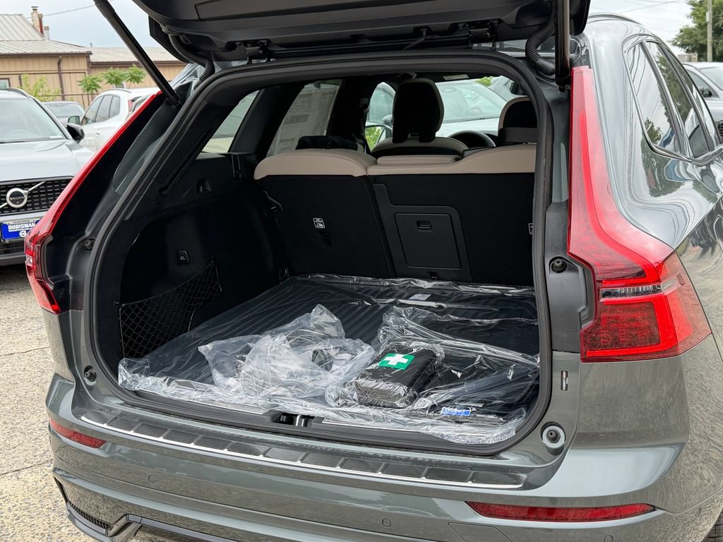 New 2026 Volvo XC60 T8 Plus w/ Protection Package Premier AWD/4WD image 13