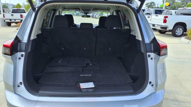 Used 2025 Nissan Rogue SV AWD/4WD image 11