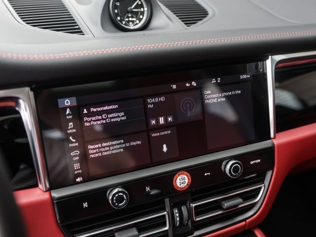 Certified 2025 Porsche Macan image 20