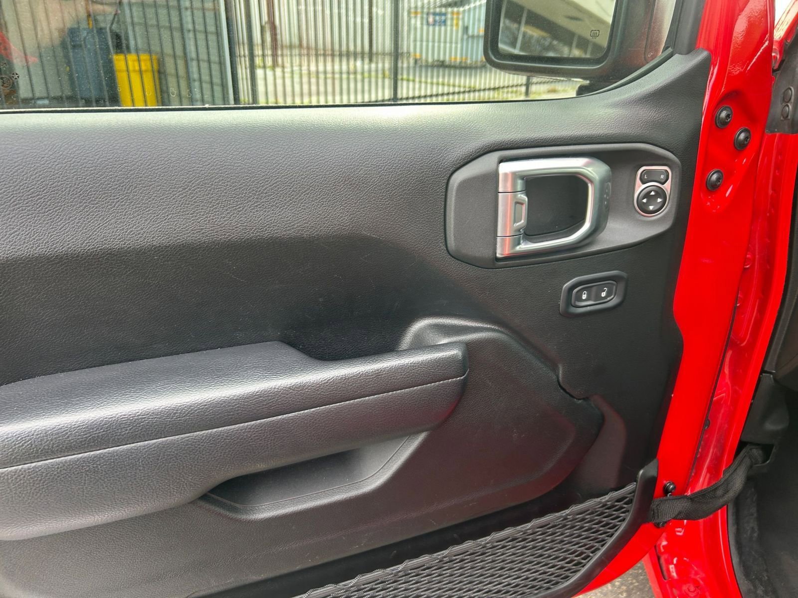 Used 2025 Jeep Wrangler Sport S image 18