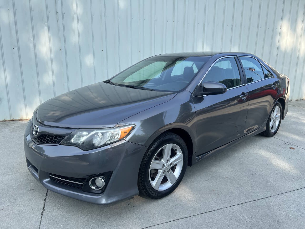 Used 2014 Toyota Camry SE FWD image 7