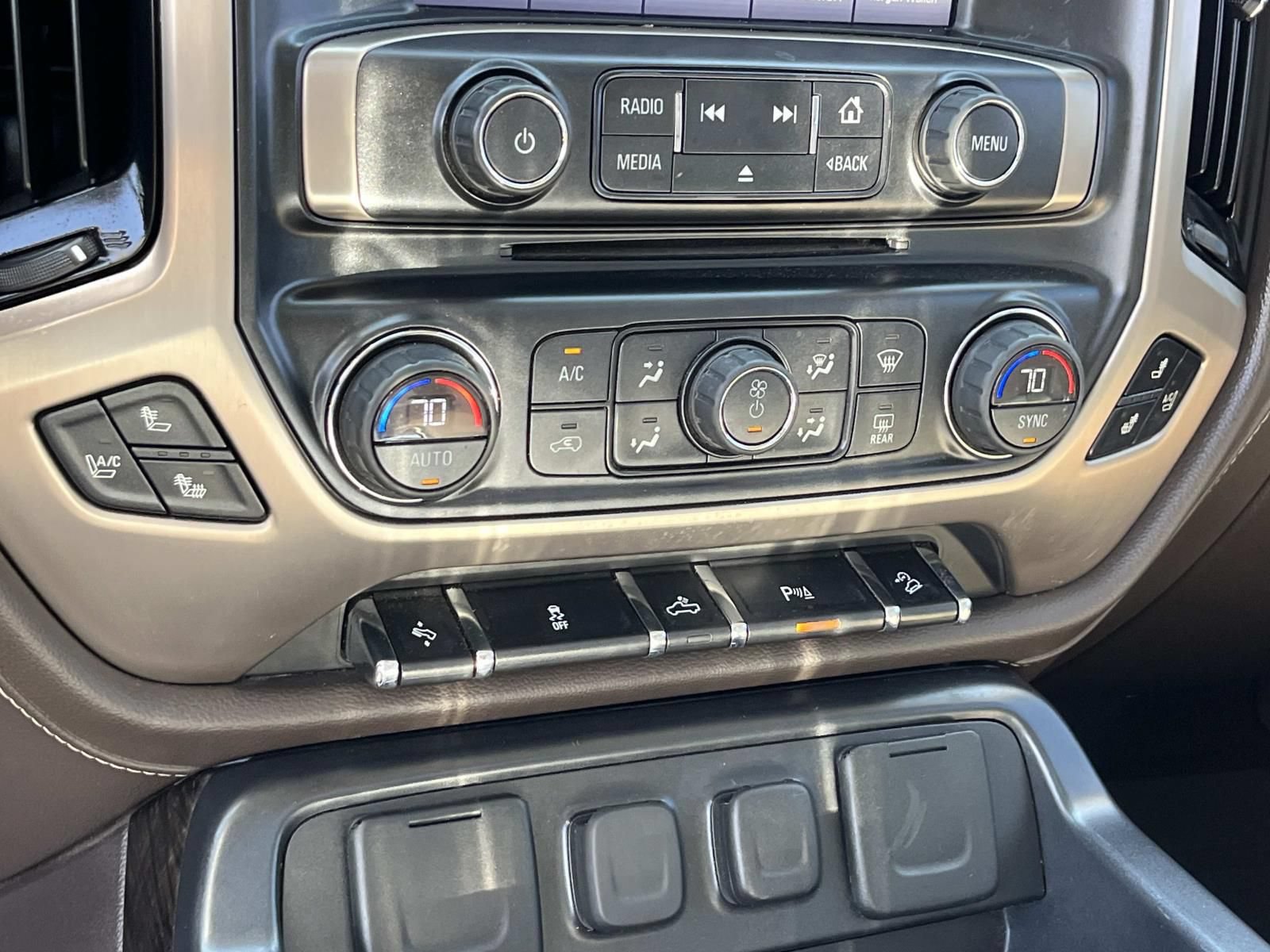 Used 2015 GMC Sierra 1500 Denali AWD/4WD image 32