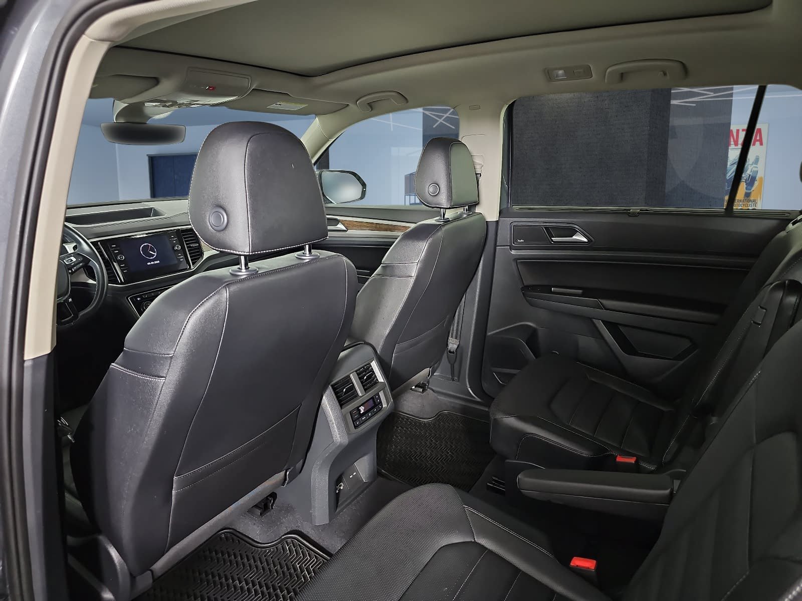 Used 2020 Volkswagen Atlas SEL R-Line AWD/4WD image 15