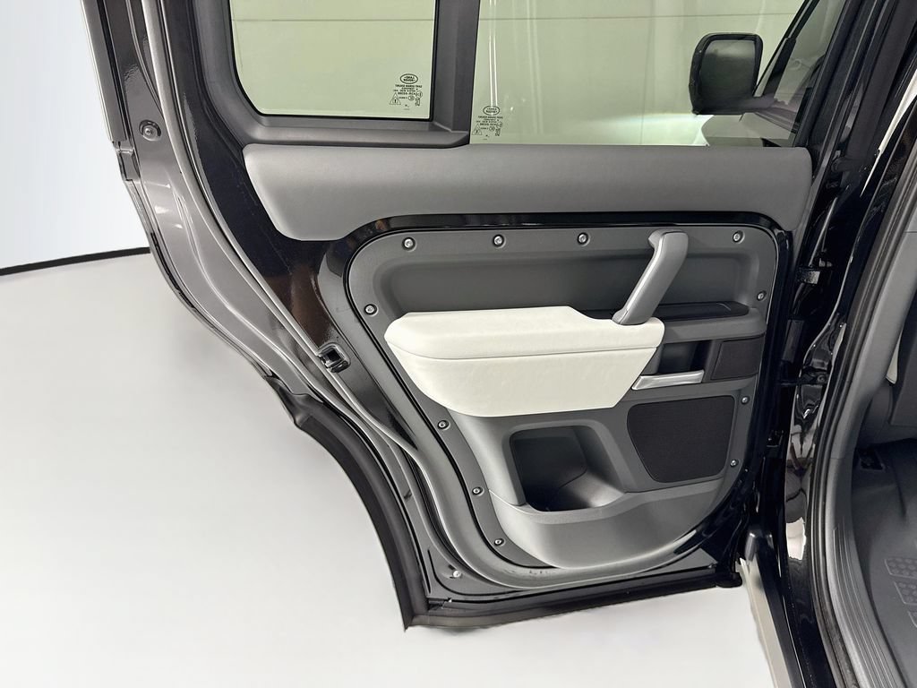 New 2026 Land Rover Defender 110 X-Dynamic SE AWD/4WD image 28