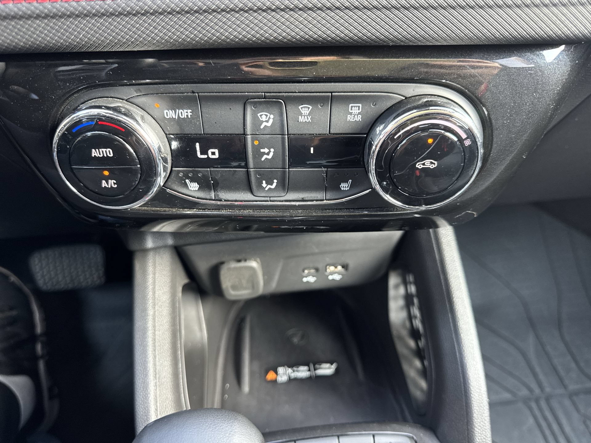 Used 2025 Chevrolet TrailBlazer RS w/ Convenience Package FWD image 18