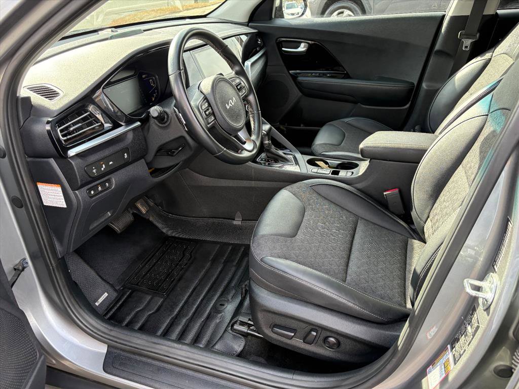 Used 2022 Kia Niro EX image 14