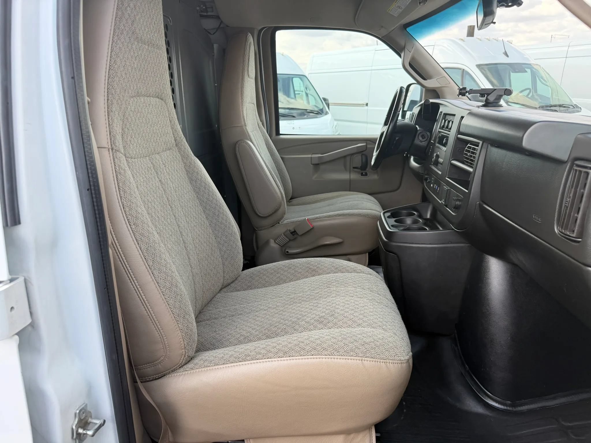 Used 2022 GMC Savana 2500 w/ Driver Convenience Package RWD image 18