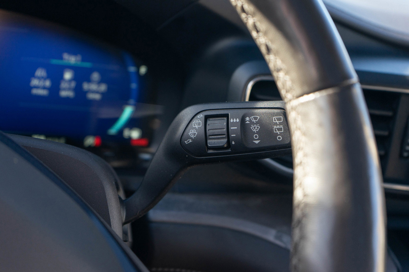 Used 2020 Ford Explorer Platinum image 21