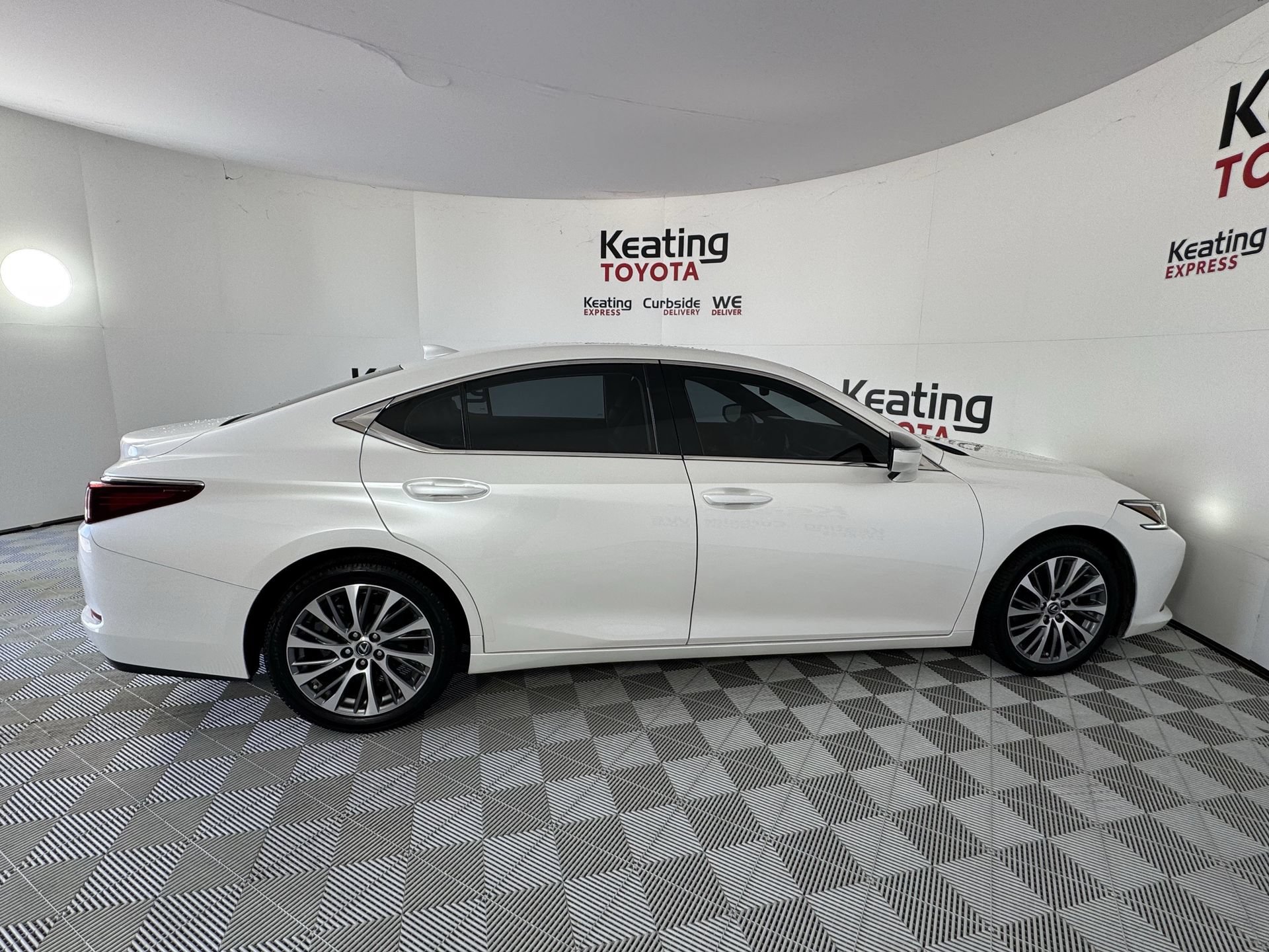 Used 2020 Lexus ES 350 w/ Premium Package FWD image 4