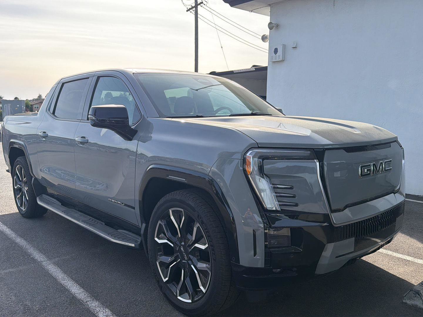 Used 2024 GMC Sierra EV Denali AWD/4WD image 4