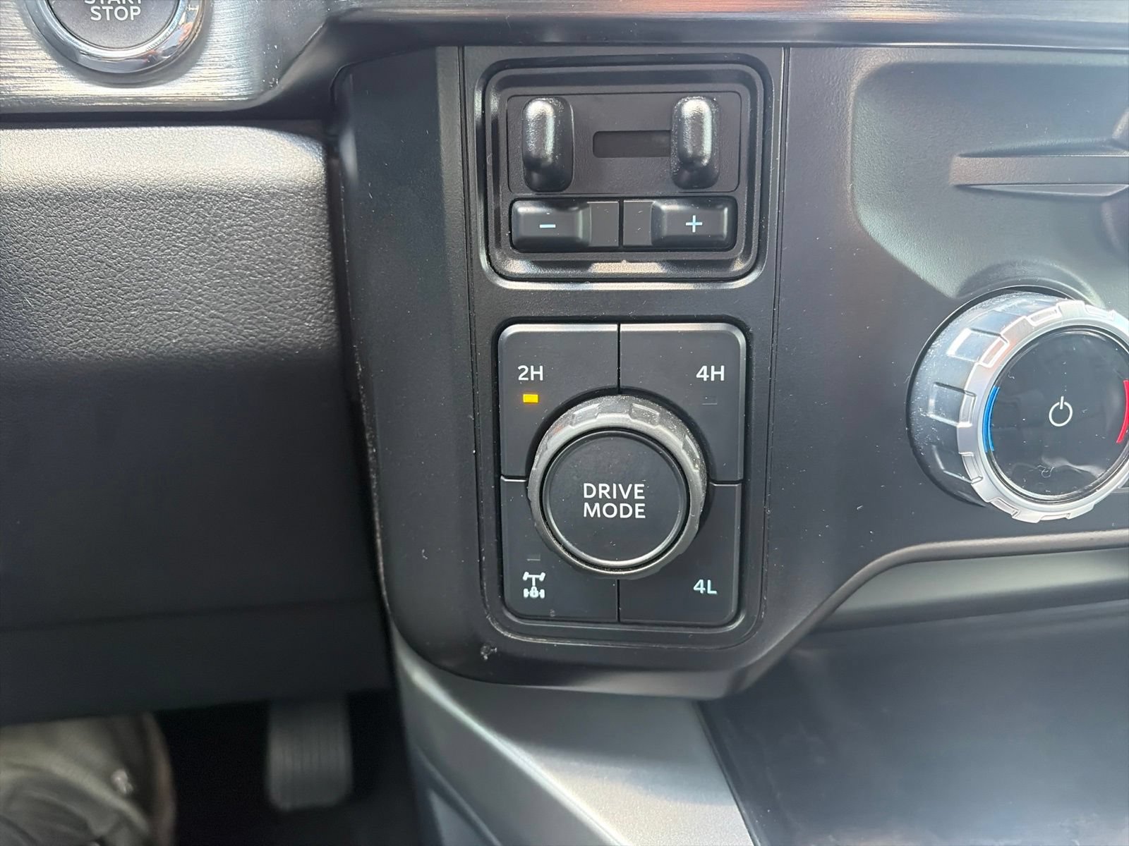 Used 2023 Ford F350 Lariat w/ Lariat Ultimate Package AWD/4WD image 25