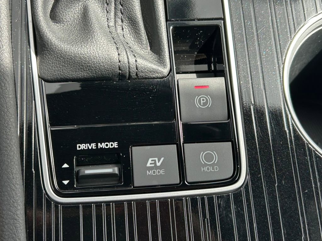 Certified 2025 Toyota Sienna XLE Woodland Edition AWD/4WD image 35