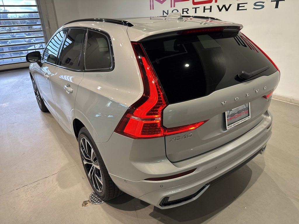 Used 2025 Volvo XC60 B5 Plus image 12