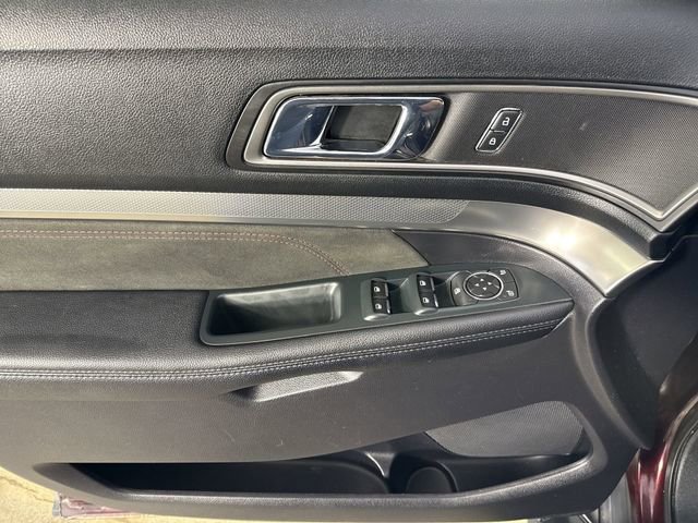Used 2018 Ford Explorer XLT w/ Equipment Group 202A AWD/4WD image 19