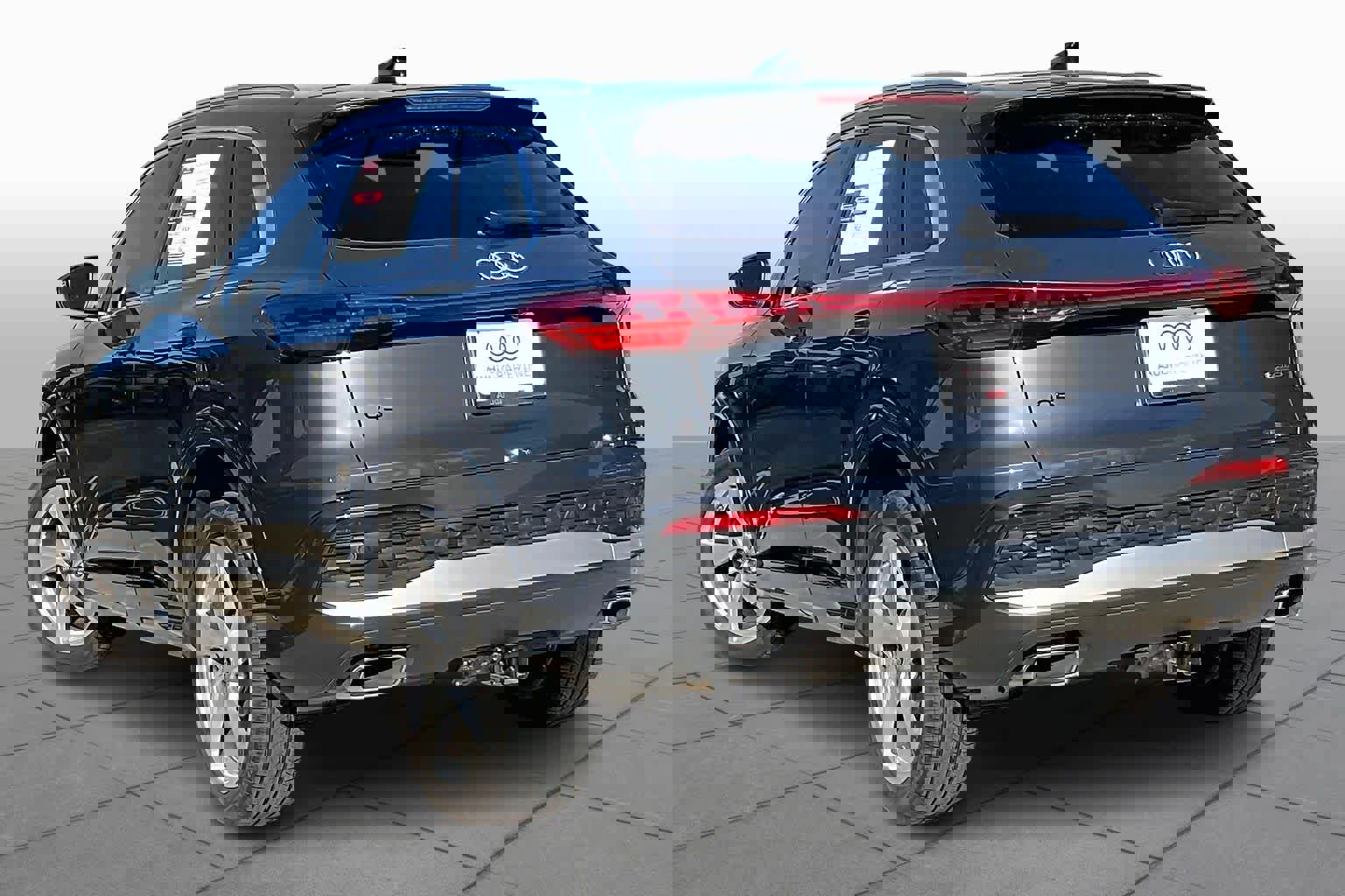 Used 2025 Audi Q5 Premium Plus w/ Premium Plus image 11