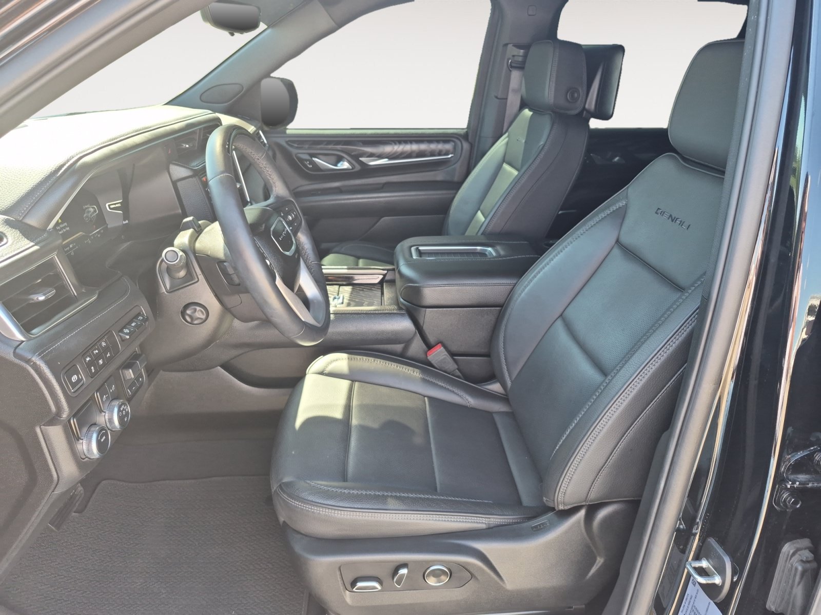 Used 2024 GMC Yukon XL Denali w/ Advanced Technology Package RWD image 22