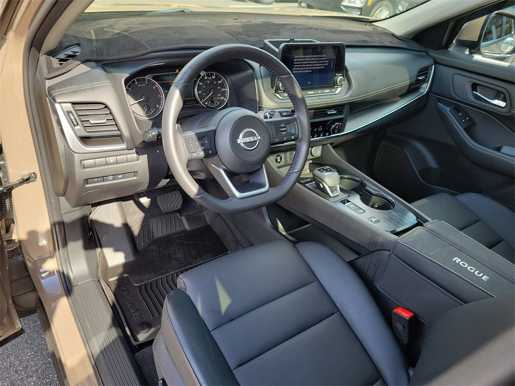 Used 2024 Nissan Rogue SV w/ SV Premium Package image 19