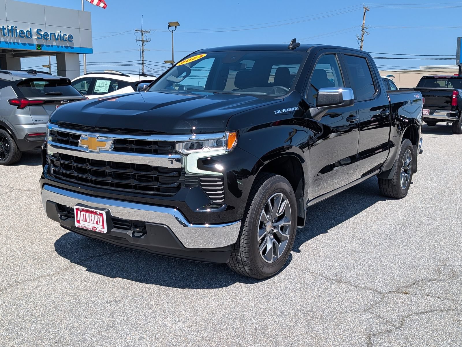 Used 2023 Chevrolet Silverado 1500 LT AWD/4WD image 7