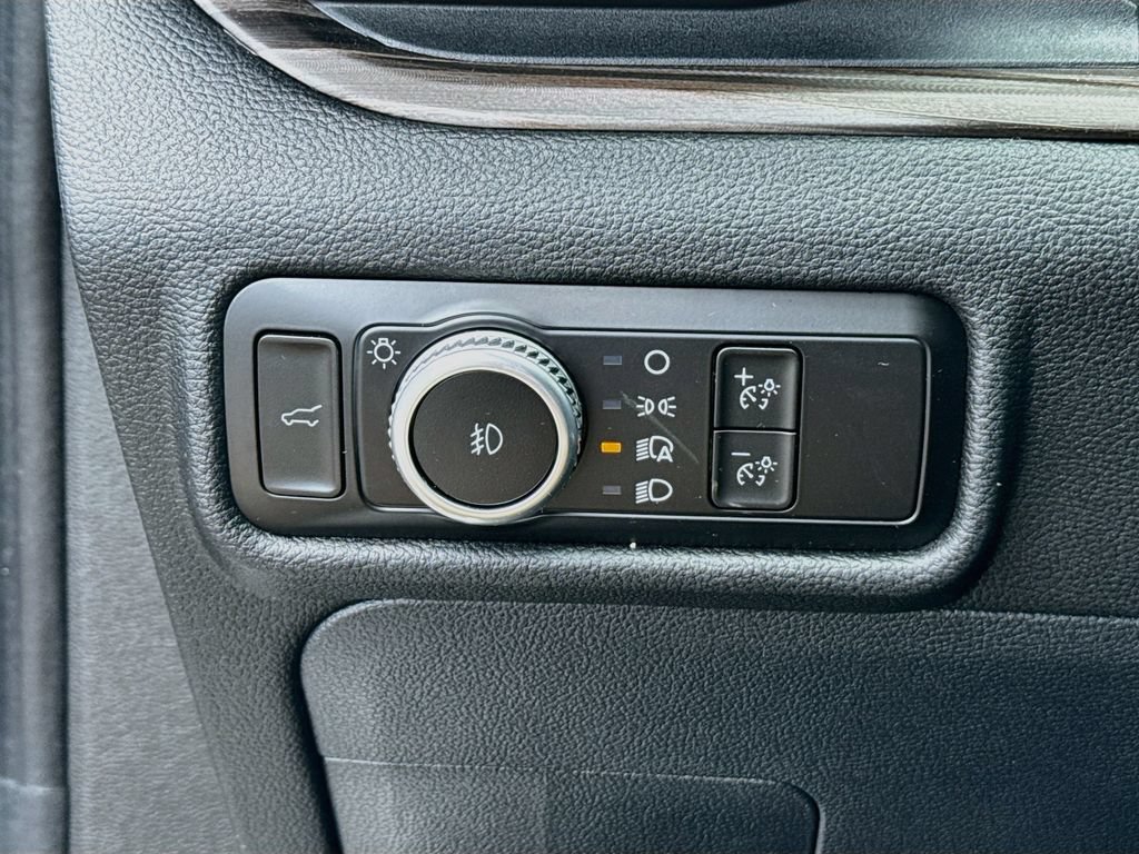 Certified 2023 Ford Explorer Limited w/ Limited Technology Package RWD image 10