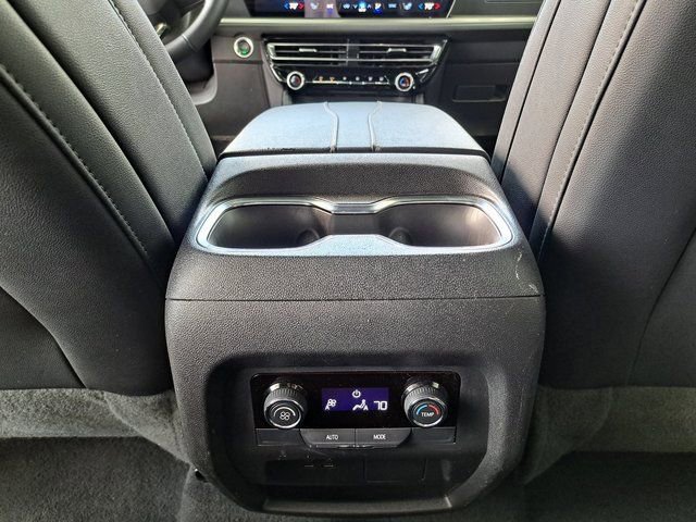Used 2025 Chevrolet Traverse LT image 26