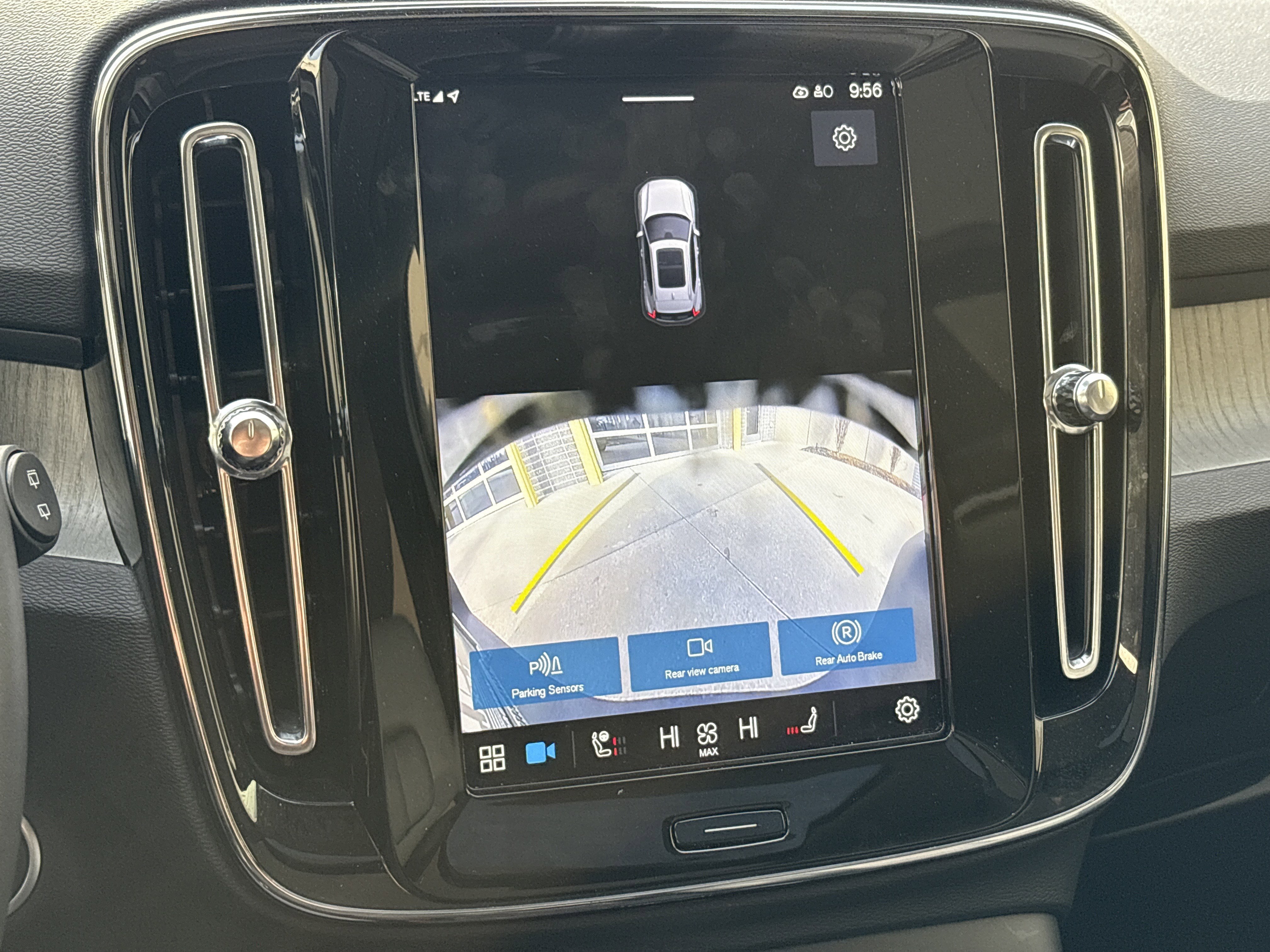 Used 2025 Volvo XC40 B5 Core image 25