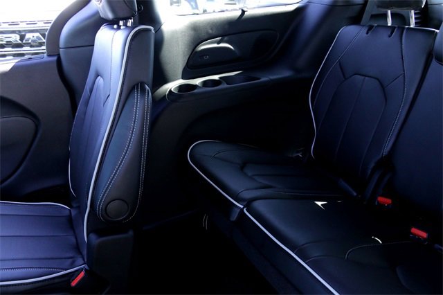 New 2026 Chrysler Pacifica Limited image 23