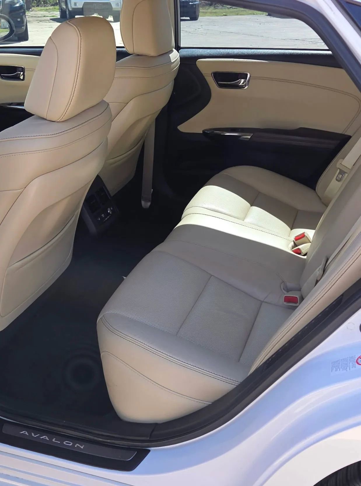 Used 2017 Toyota Avalon XLE Premium FWD image 9